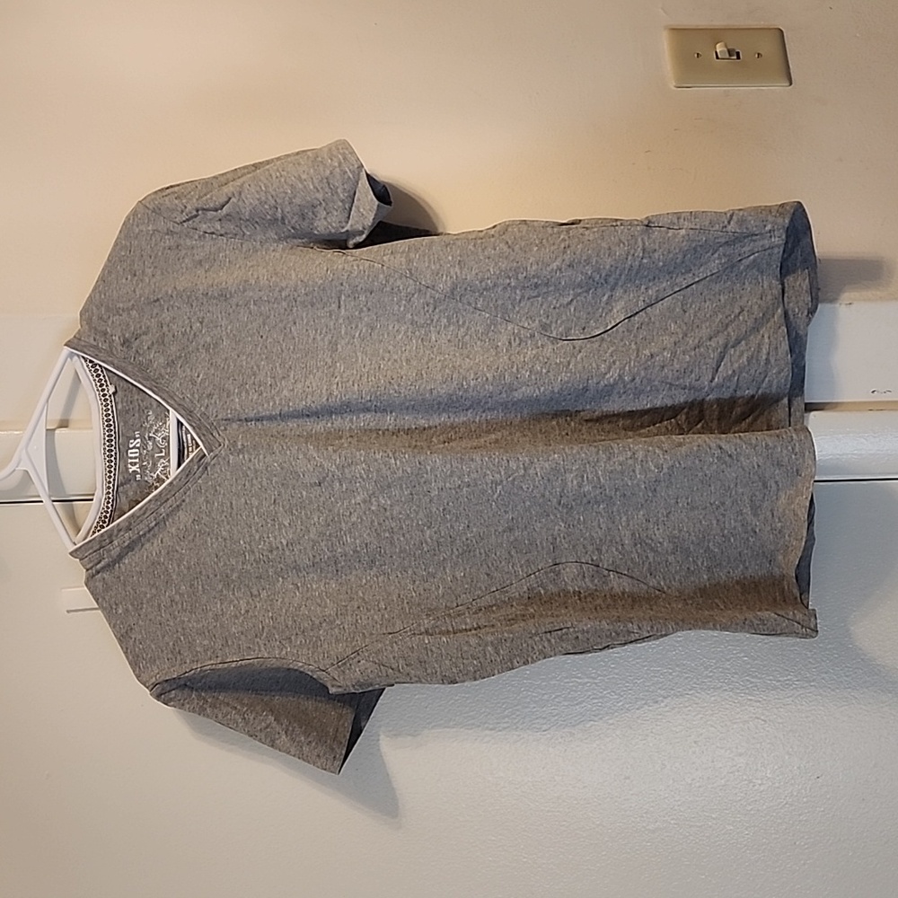 Xios V-neck Tee